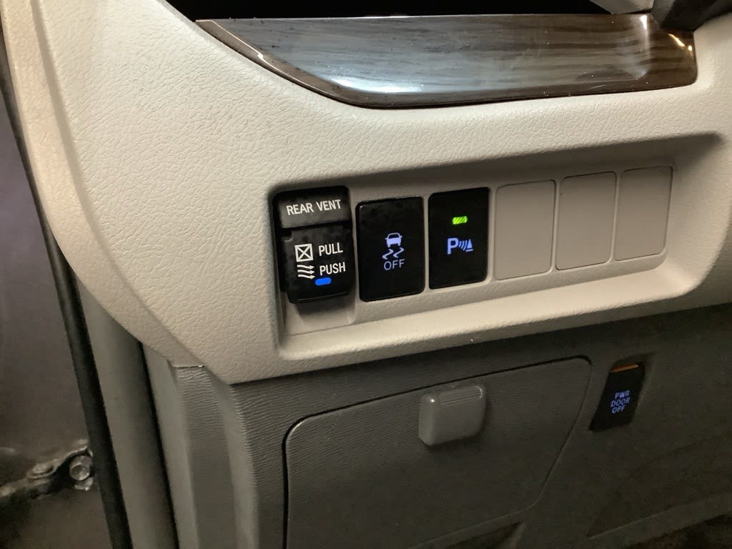 2019 Toyota Sienna XLE Premium 24