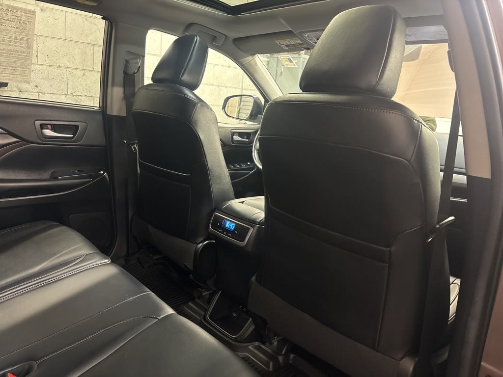 Thumbnail: 2019 Toyota Highlander - 38