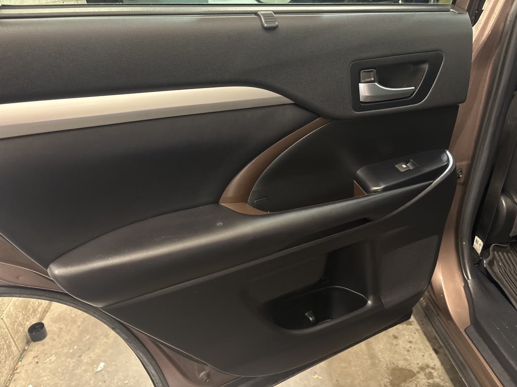 Thumbnail: 2019 Toyota Highlander - 30