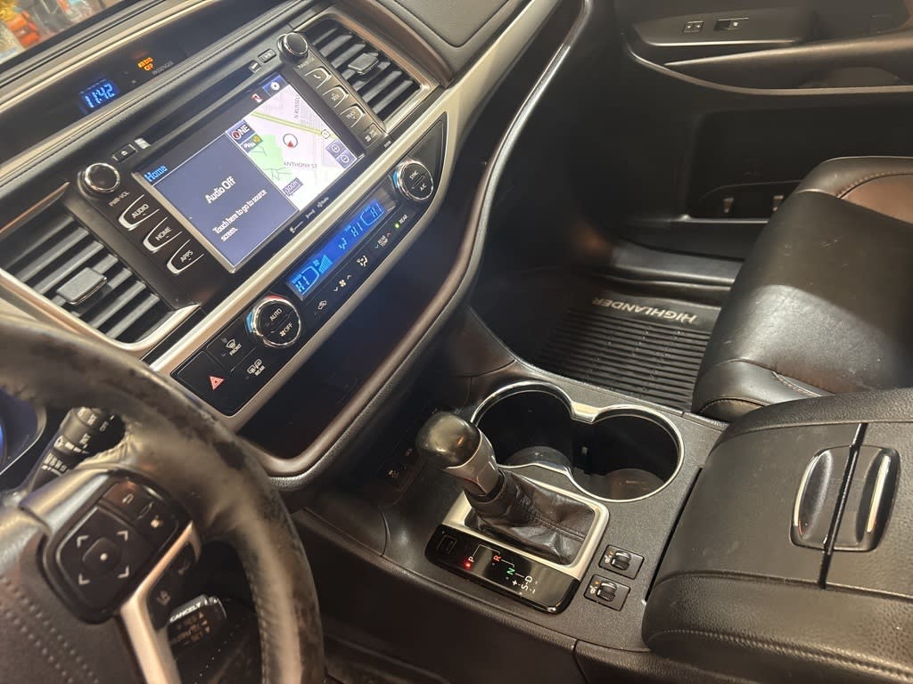 Thumbnail: 2019 Toyota Highlander - 25