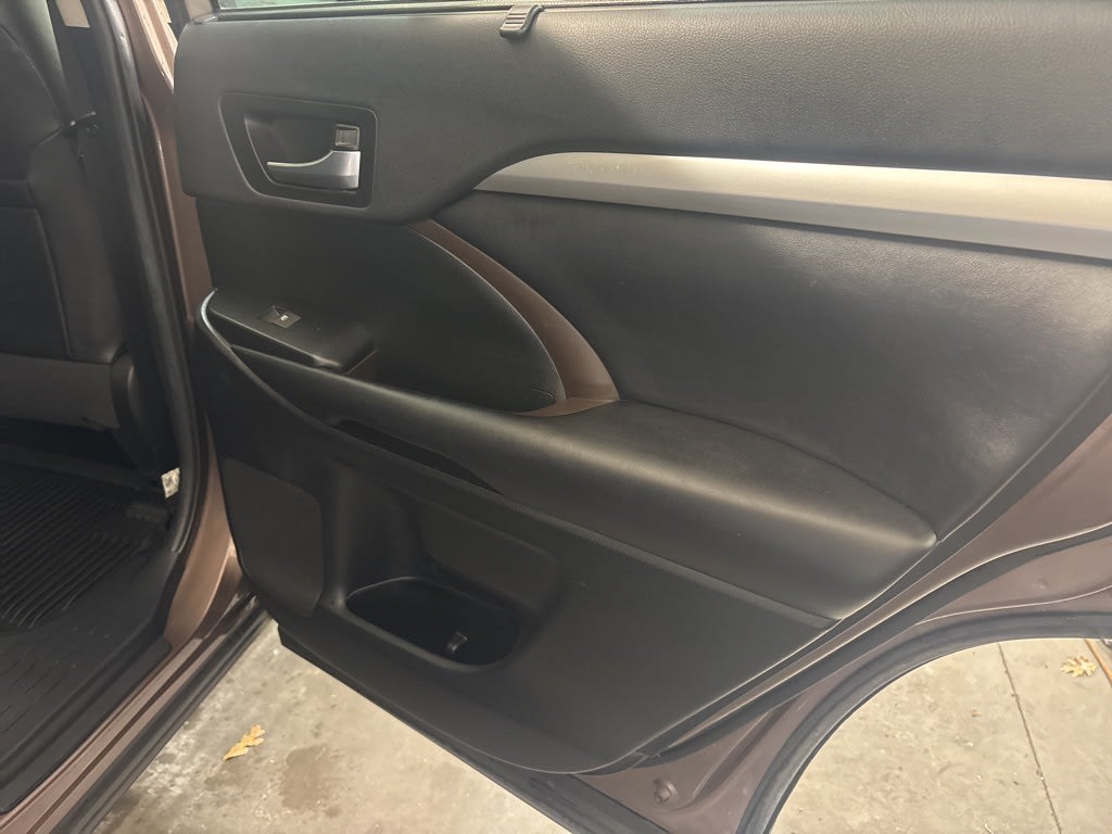 Thumbnail: 2019 Toyota Highlander - 35