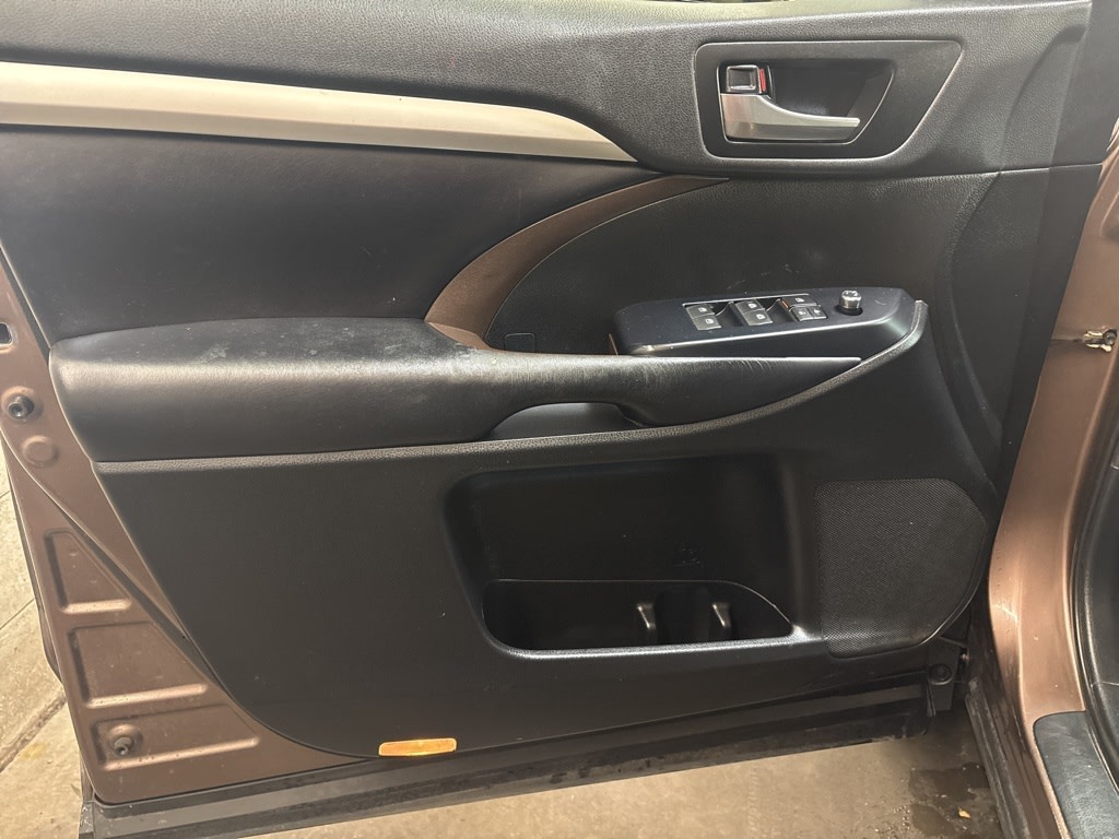 Thumbnail: 2019 Toyota Highlander - 22