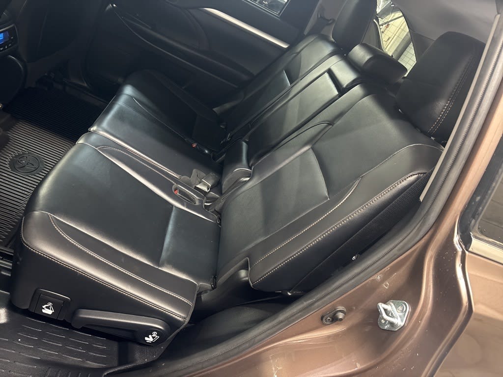 Thumbnail: 2019 Toyota Highlander - 10