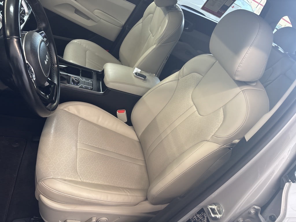 Thumbnail: 2022 Kia Sorento - 9