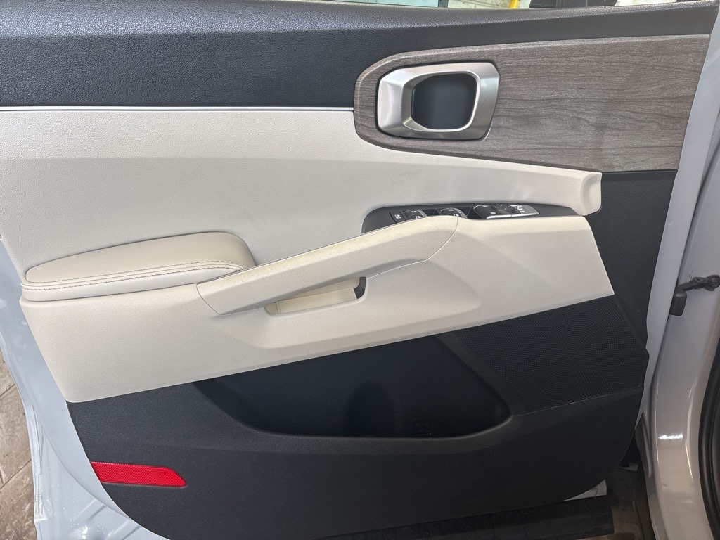 Thumbnail: 2022 Kia Sorento - 22