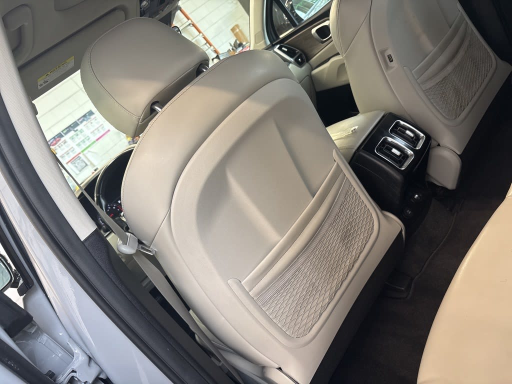 Thumbnail: 2022 Kia Sorento - 10