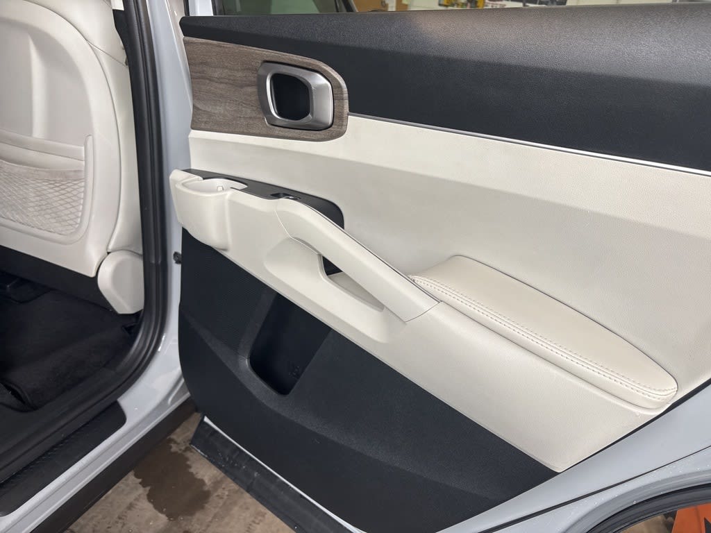 Thumbnail: 2022 Kia Sorento - 43