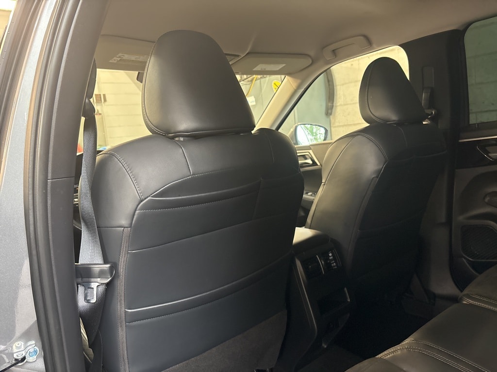 Thumbnail: 2022 Mitsubishi Outlander - 10