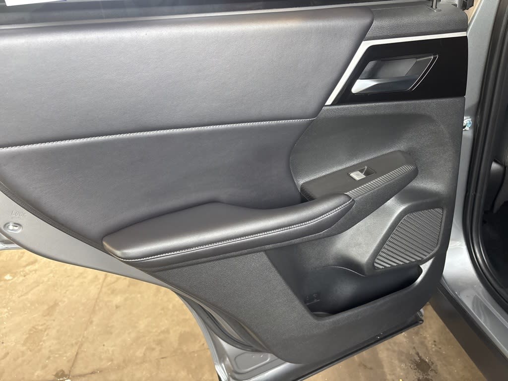 Thumbnail: 2022 Mitsubishi Outlander - 33