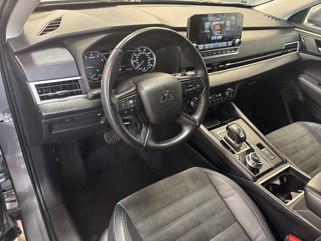 Thumbnail: 2022 Mitsubishi Outlander - 2