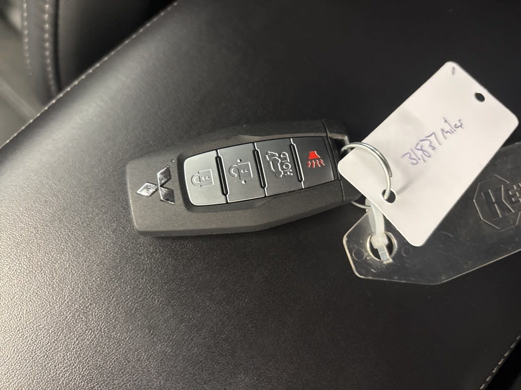 Thumbnail: 2022 Mitsubishi Outlander - 16