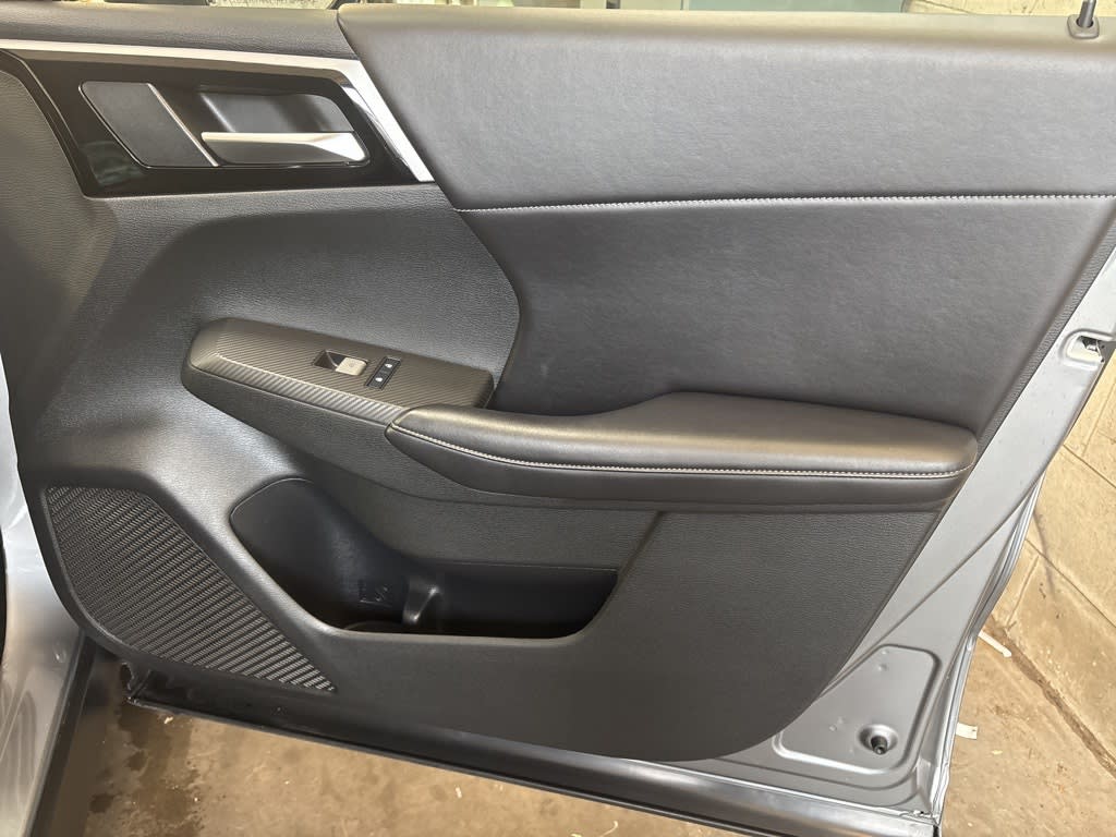 Thumbnail: 2022 Mitsubishi Outlander - 43