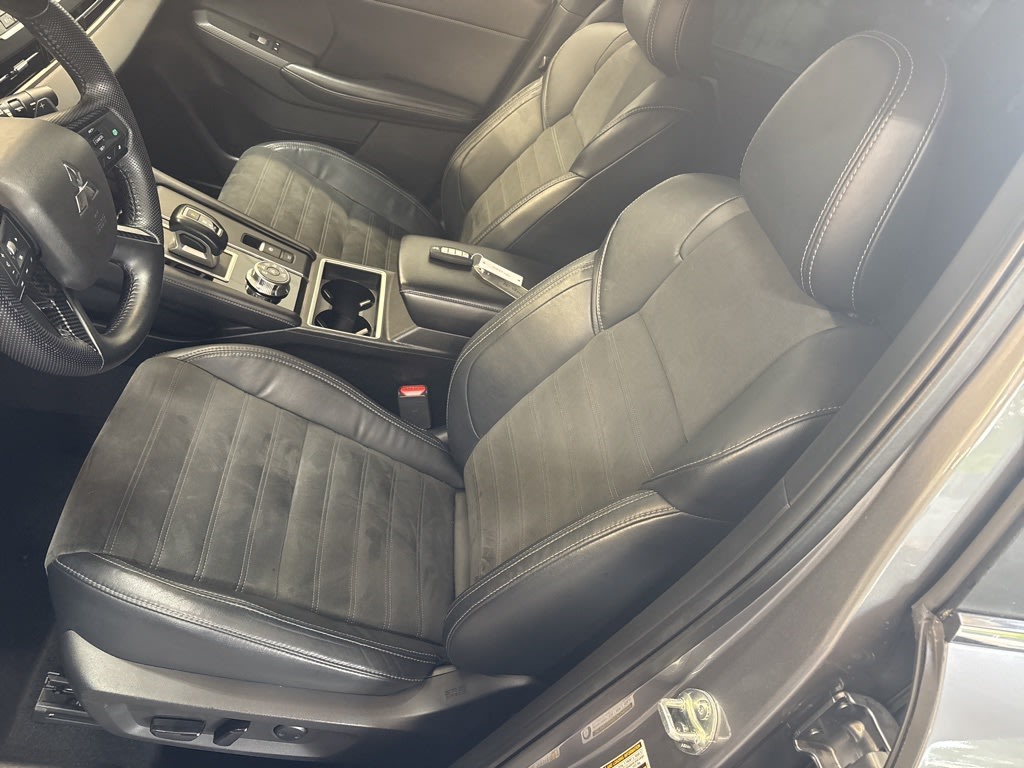 Thumbnail: 2022 Mitsubishi Outlander - 8