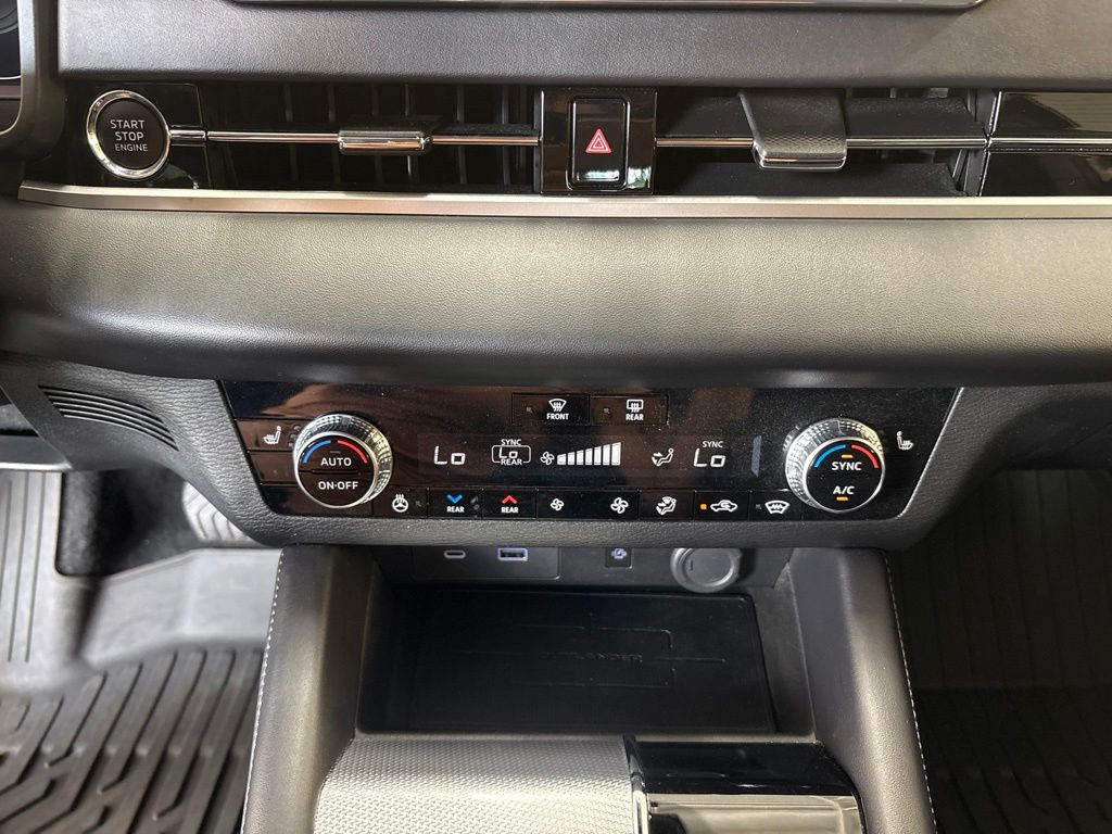 Thumbnail: 2024 Mitsubishi Outlander - 29