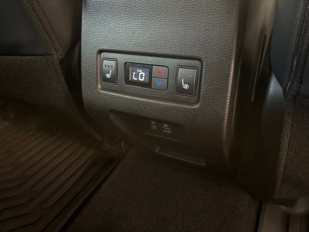 Thumbnail: 2024 Mitsubishi Outlander - 43