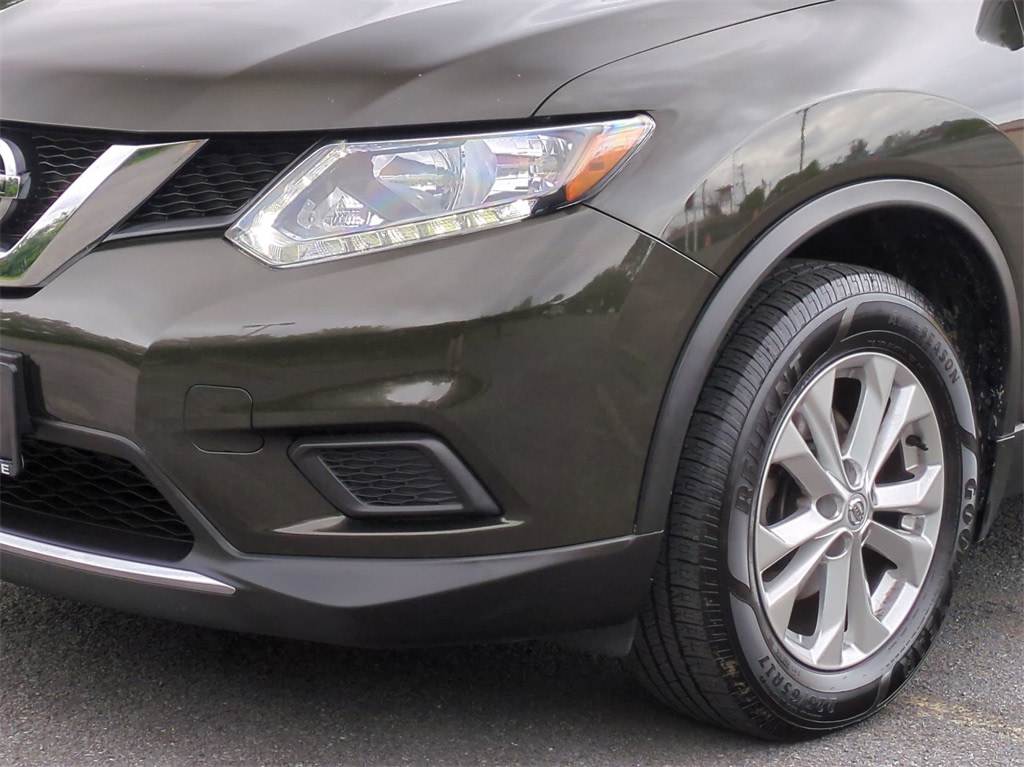 2016 Nissan Rogue SV 8