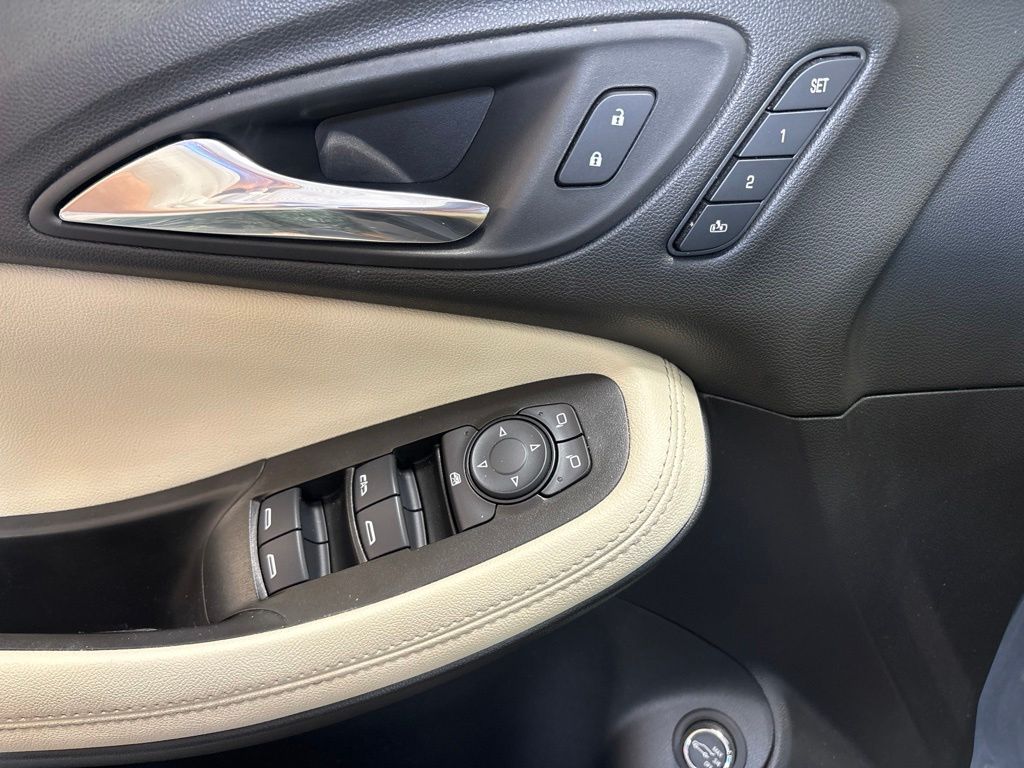 Thumbnail: 2022 Buick Encore GX - 22
