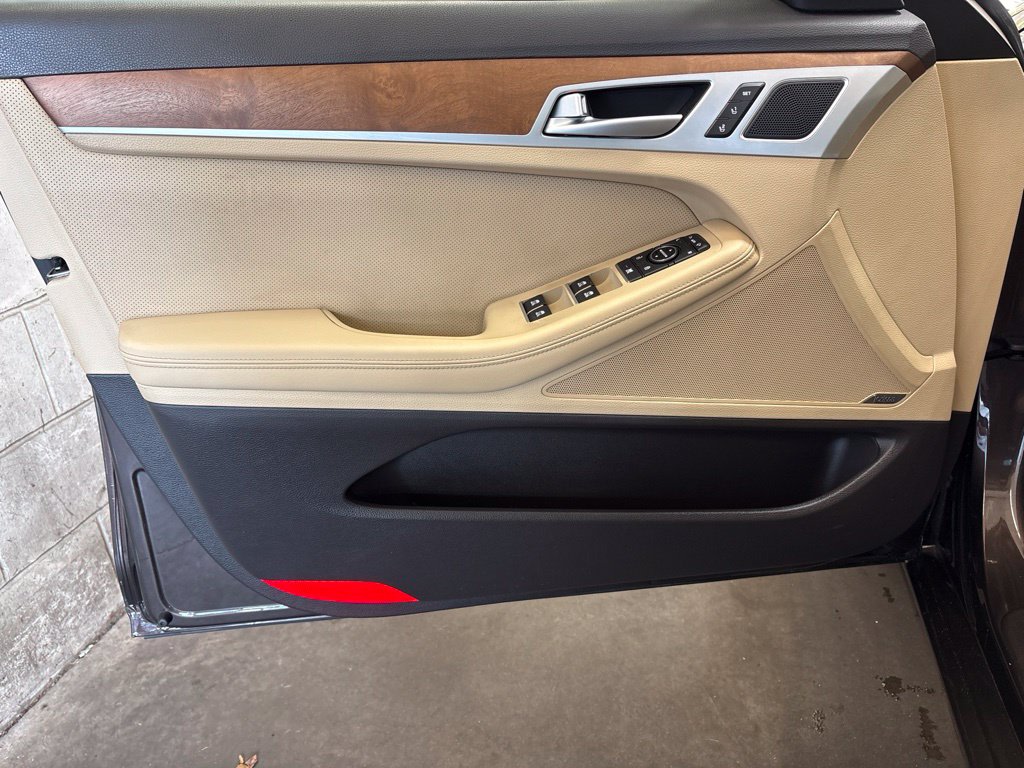Thumbnail: 2015 Hyundai Genesis - 21
