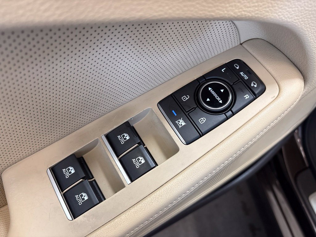 Thumbnail: 2015 Hyundai Genesis - 22