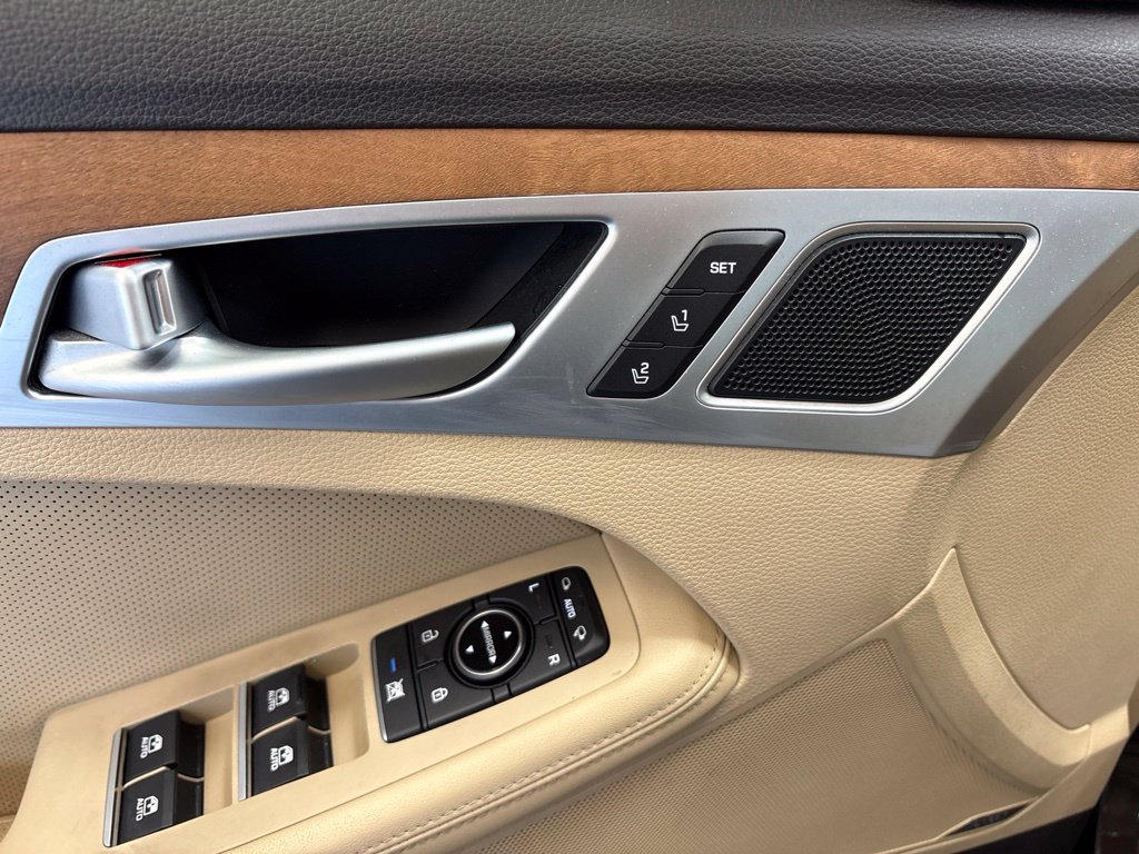 Thumbnail: 2015 Hyundai Genesis - 23