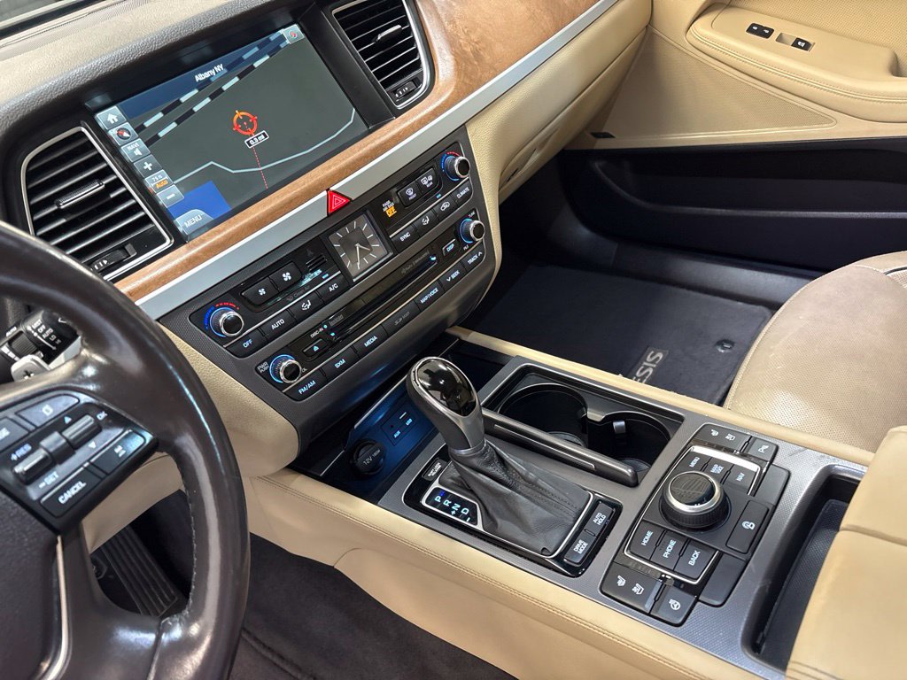 Thumbnail: 2015 Hyundai Genesis - 11