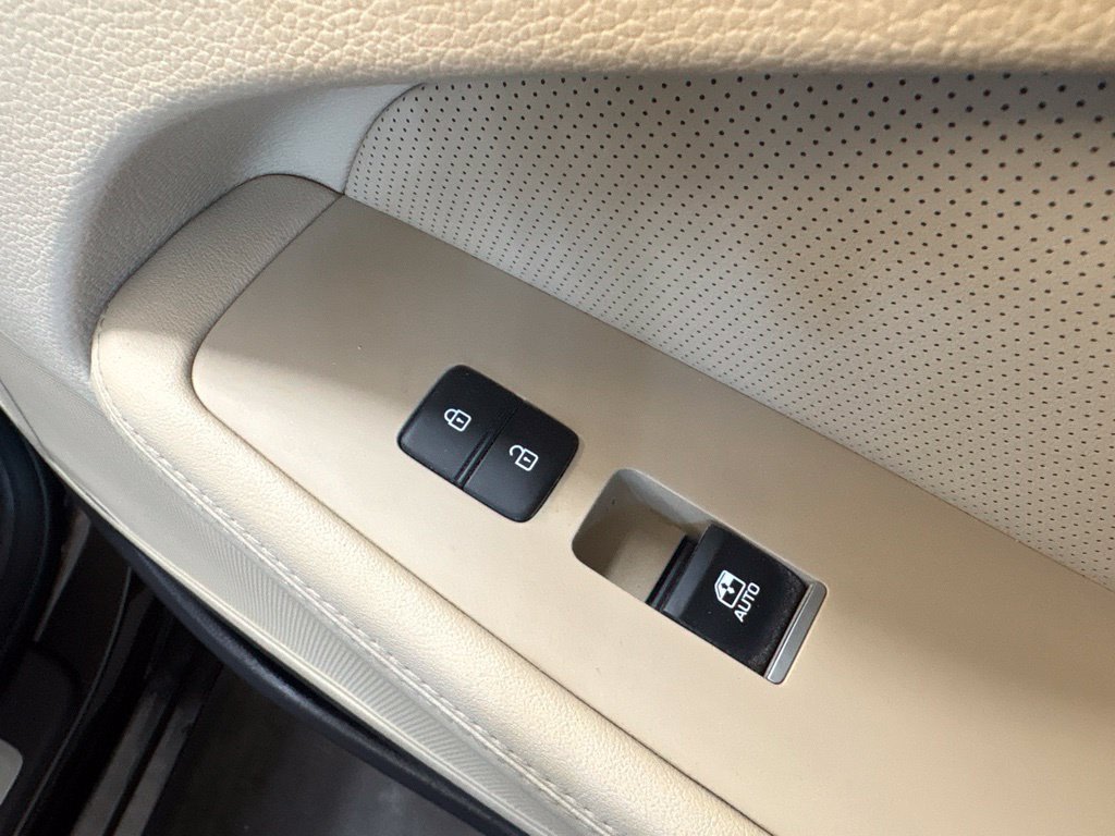 Thumbnail: 2015 Hyundai Genesis - 43