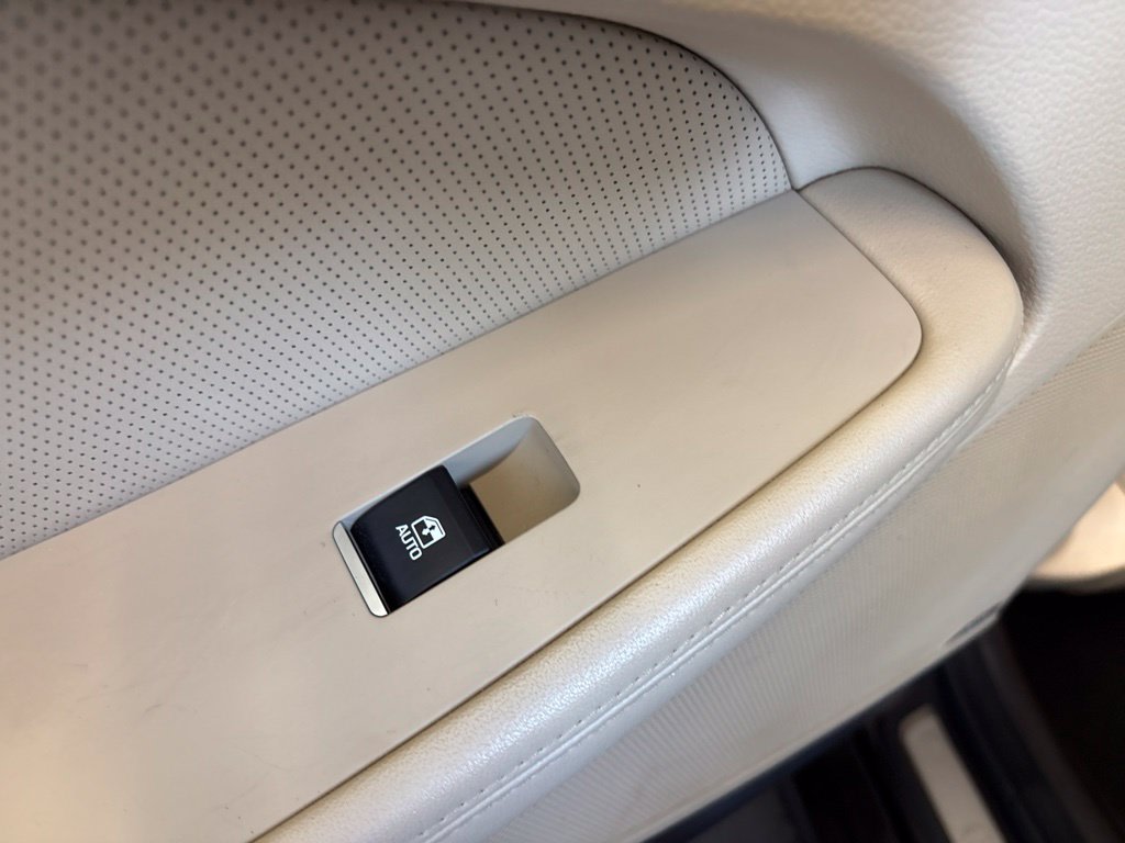 Thumbnail: 2015 Hyundai Genesis - 34