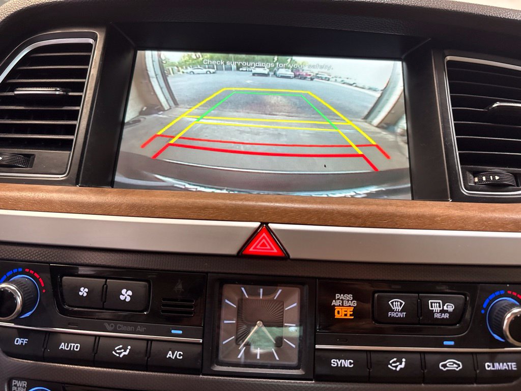 Thumbnail: 2015 Hyundai Genesis - 32