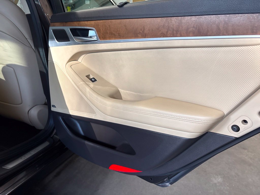Thumbnail: 2015 Hyundai Genesis - 38