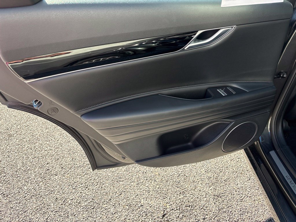 Thumbnail: 2023 Genesis G80 - 32