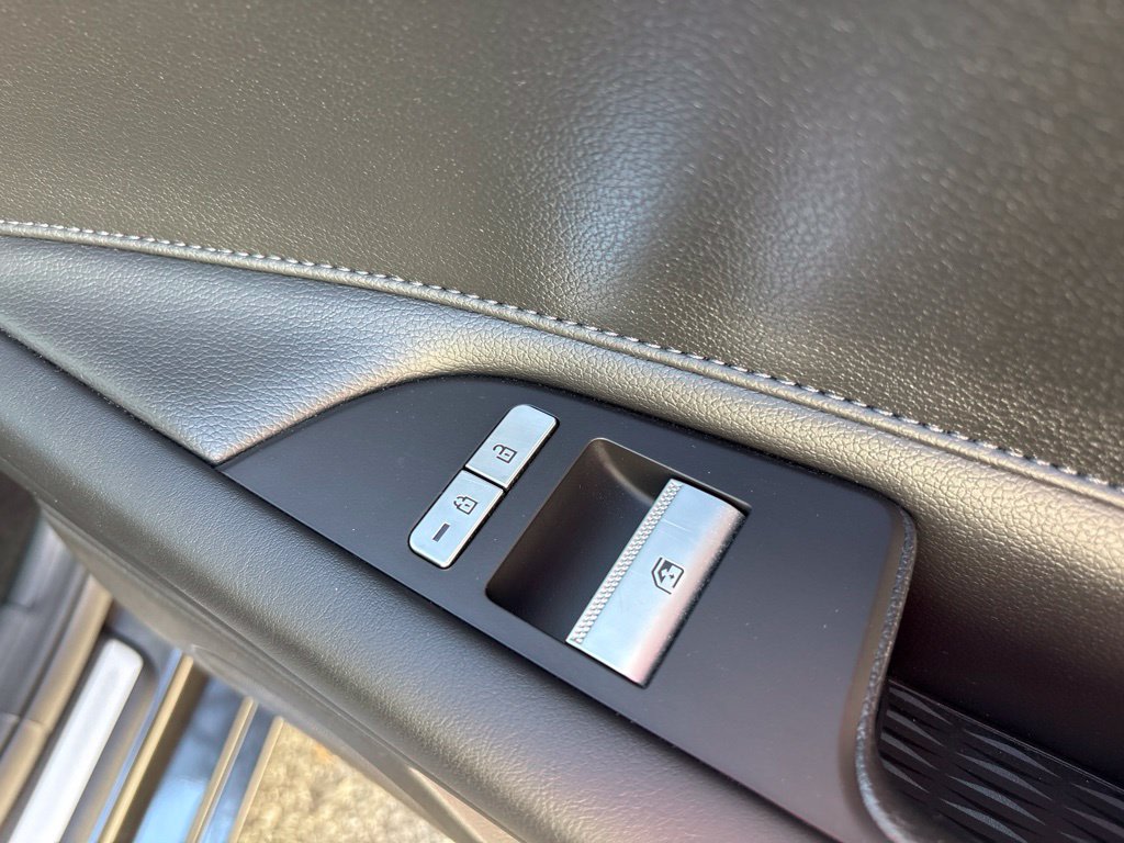 Thumbnail: 2023 Genesis G80 - 19