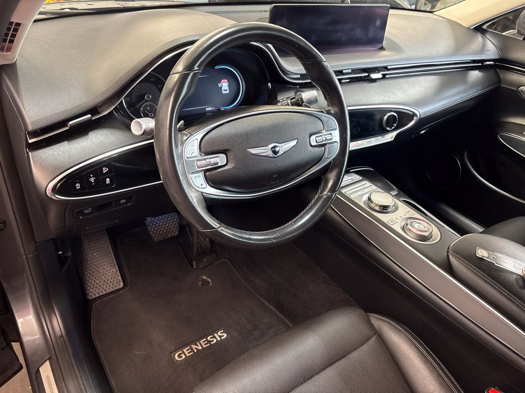 Thumbnail: 2022 Genesis GV70 - 2
