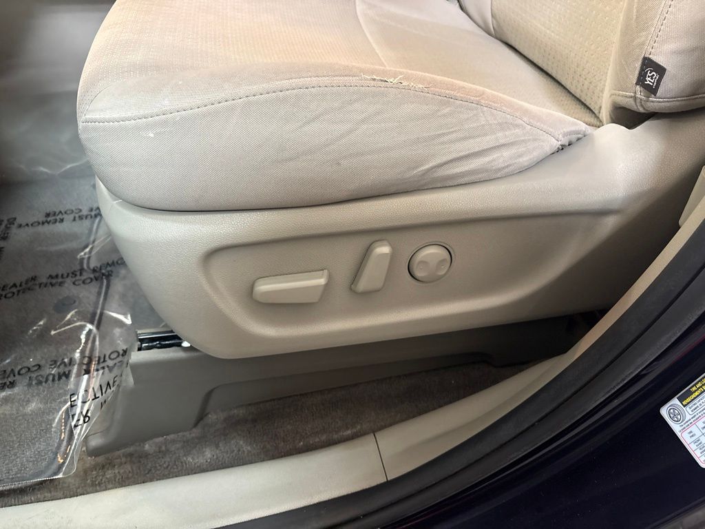 Thumbnail: 2018 Kia Sedona - 25