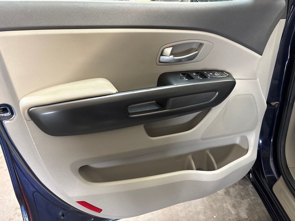 Thumbnail: 2018 Kia Sedona - 21