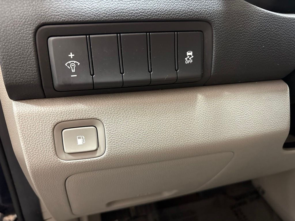 Thumbnail: 2018 Kia Sedona - 23