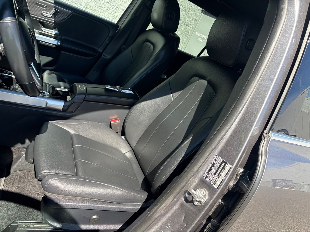 Thumbnail: 2022 Mercedes-Benz GLB - 8