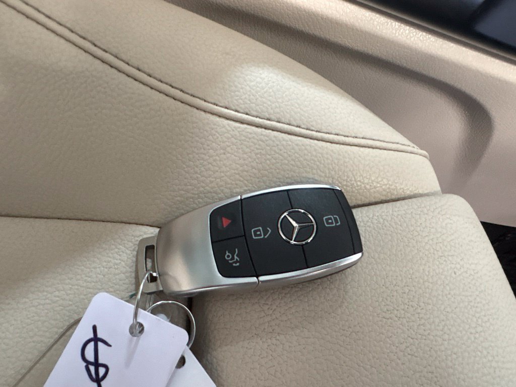 Thumbnail: 2020 Mercedes-Benz GLB - 34