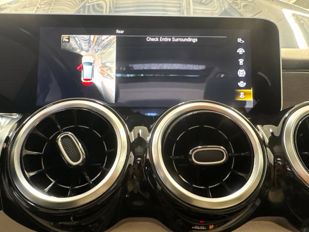 Thumbnail: 2020 Mercedes-Benz GLB - 11