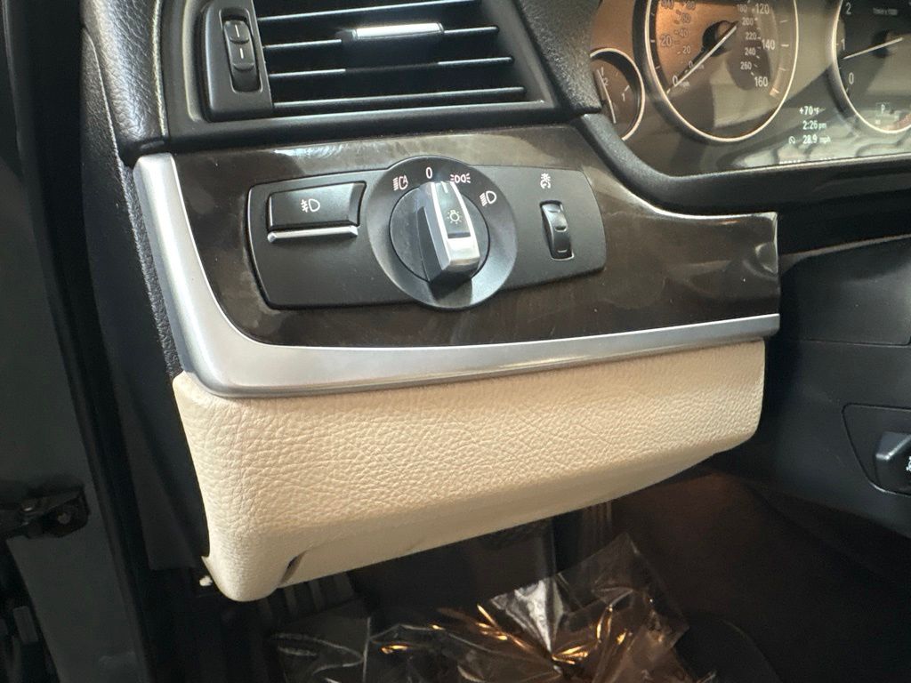 Thumbnail: 2013 BMW 5 Series - 24