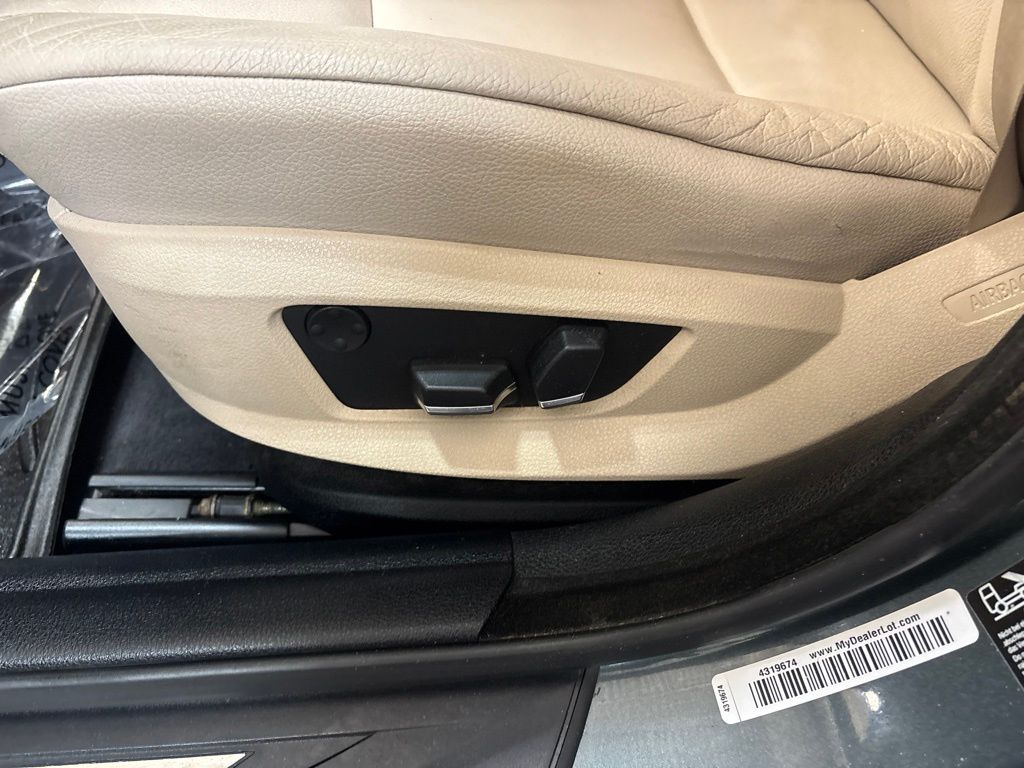 Thumbnail: 2013 BMW 5 Series - 28