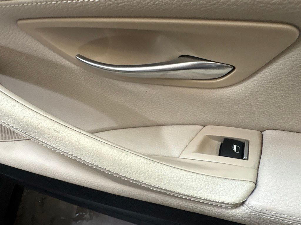 Thumbnail: 2013 BMW 5 Series - 48