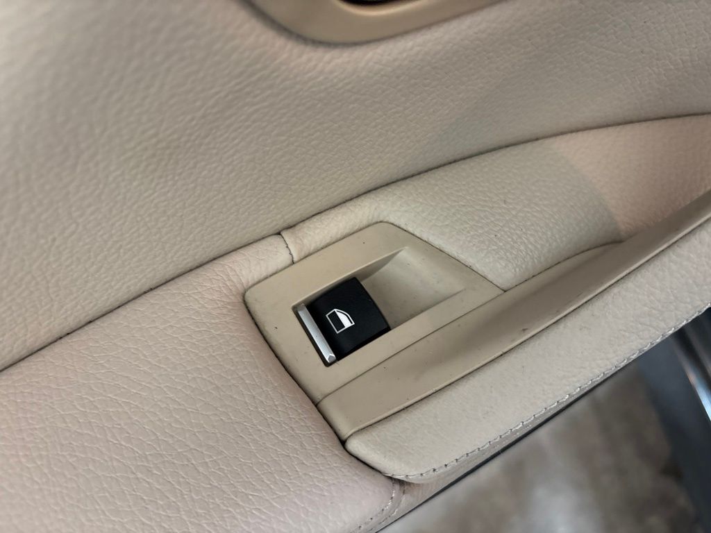 Thumbnail: 2013 BMW 5 Series - 39
