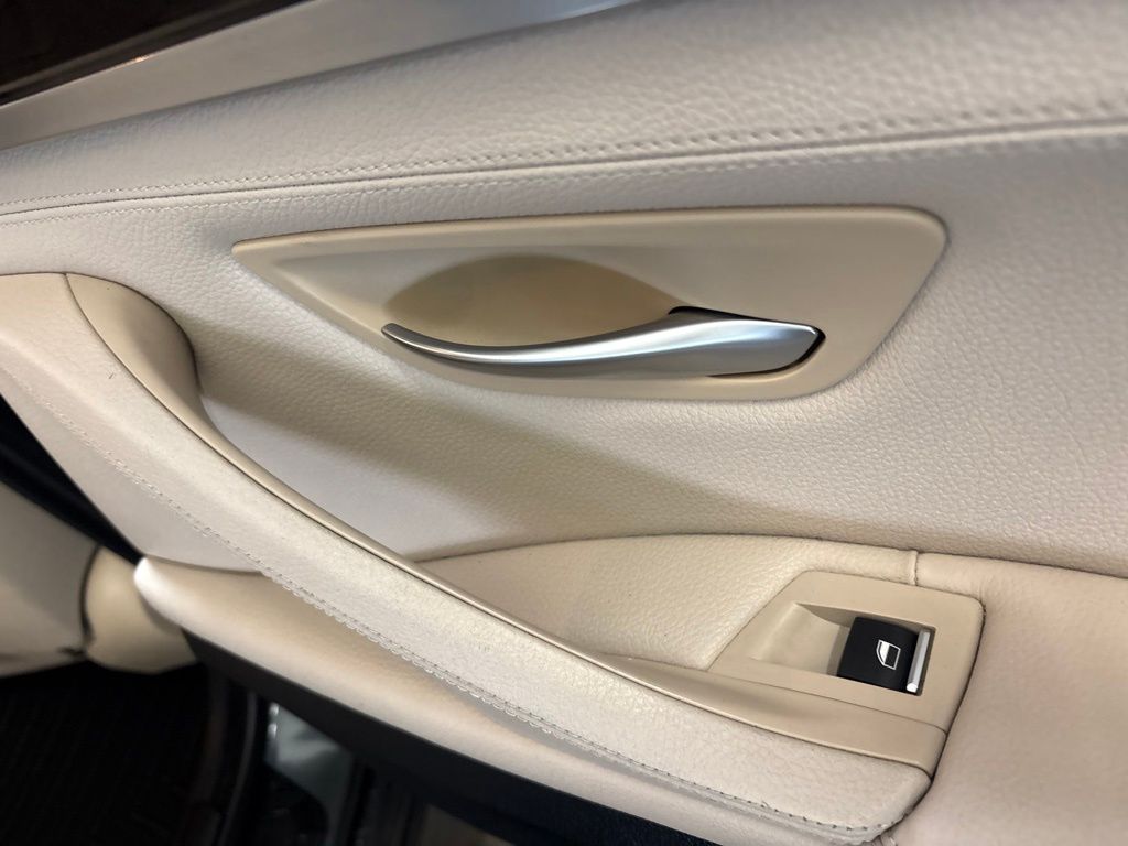 Thumbnail: 2013 BMW 5 Series - 44