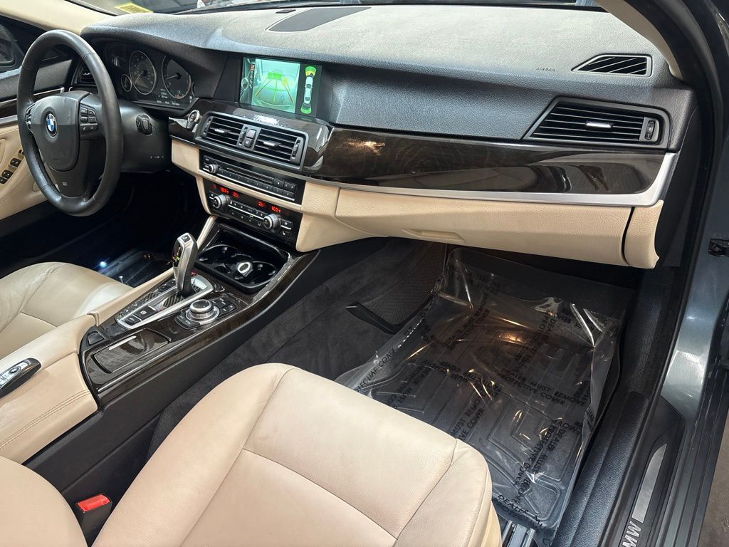 Thumbnail: 2013 BMW 5 Series - 13