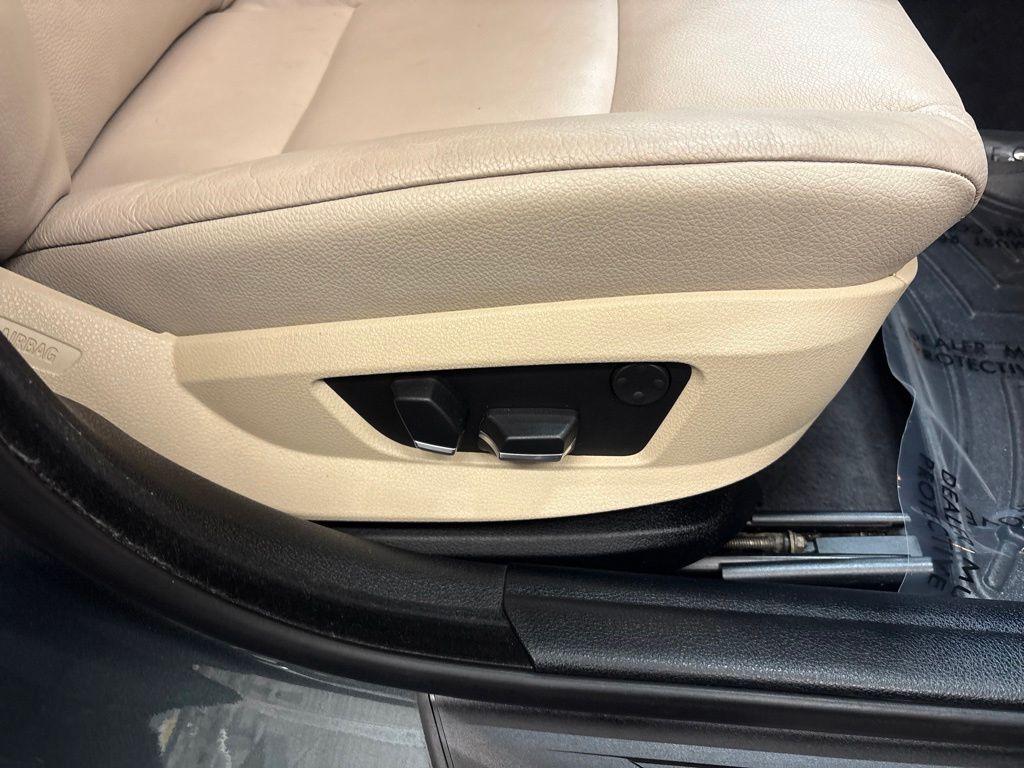 Thumbnail: 2013 BMW 5 Series - 49