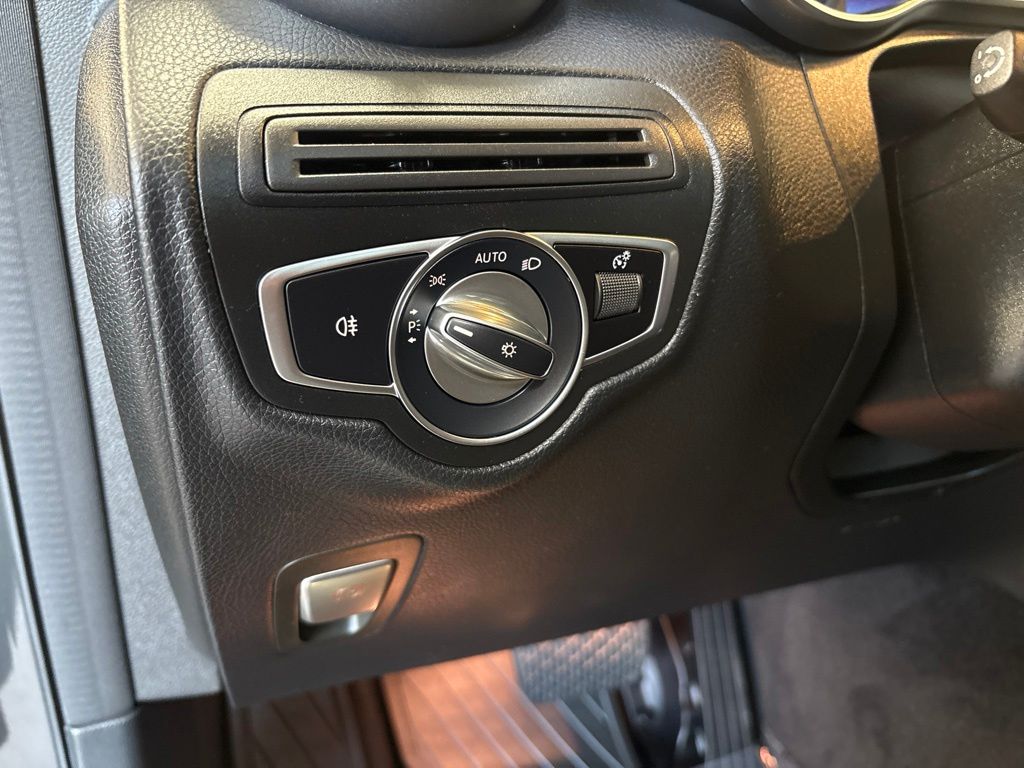Thumbnail: 2020 Mercedes-Benz GLC - 26