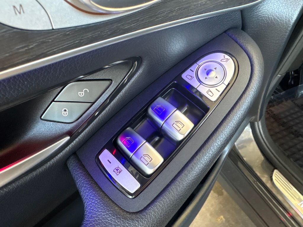 Thumbnail: 2020 Mercedes-Benz GLC - 24