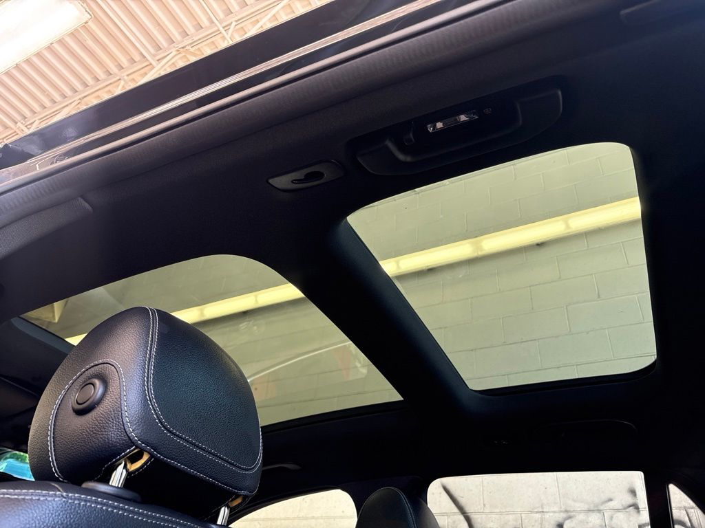 Thumbnail: 2020 Mercedes-Benz GLC - 35