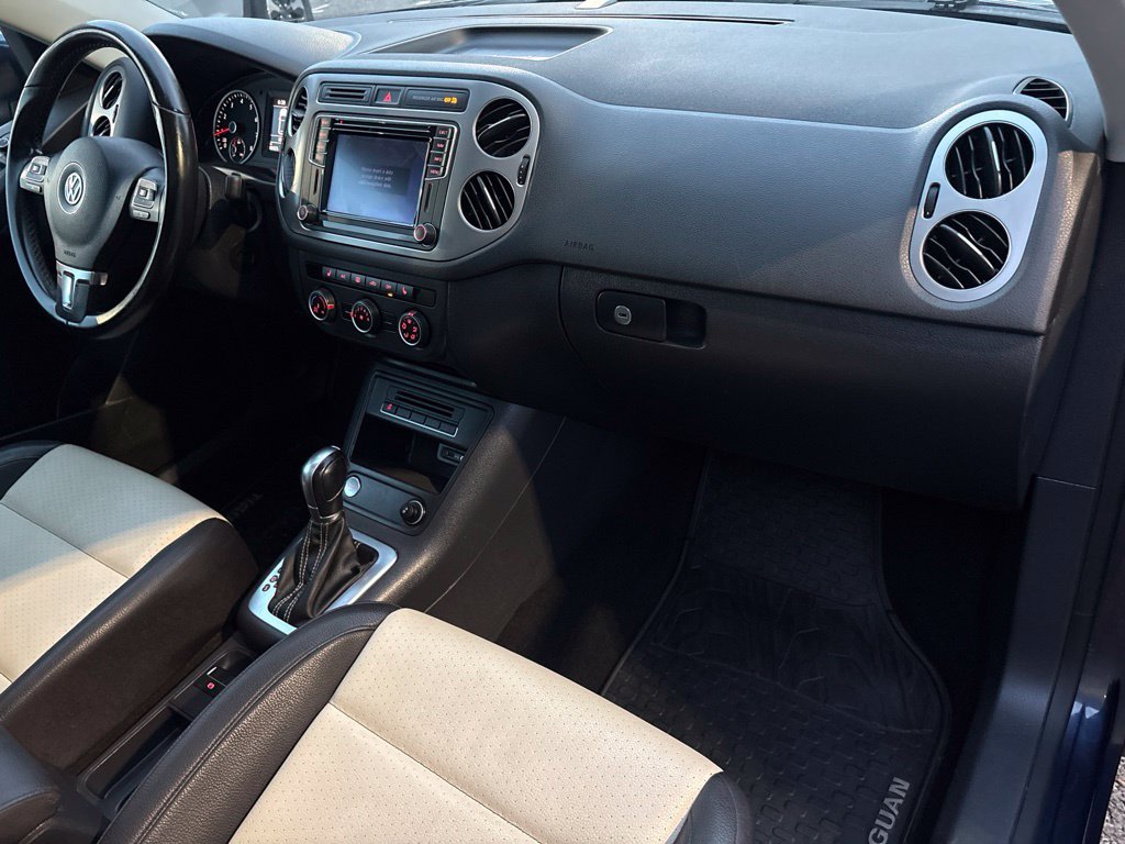 Thumbnail: 2016 Volkswagen Tiguan - 12