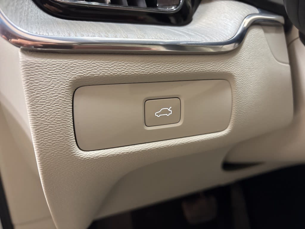 Thumbnail: 2024 Volvo XC60 - 24